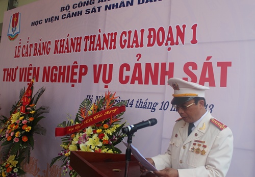 Đại tá, PGS.TS. Nguyễn Thiện Phú, Phó Giám đốc Học viện CSND phát biểu tại Lễ khánh thành giai đoạn 1 Thư viện Nghiệp vụ Cảnh sát